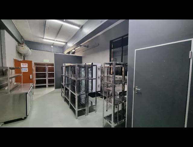 225M² FACTORY TO LET IN SALT RIVER